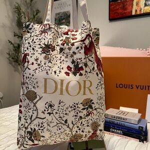 SOLD !!Dior new 2024 Canvas shopper ! Gorgeous tiger design.